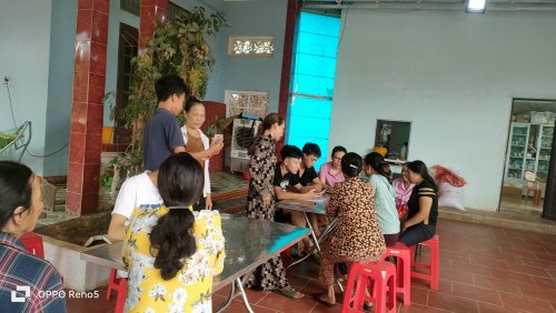 thôn Đức Phú Vân, xã Tượng Sơn thực hiện cài đặt và kích hoạt VNeID cho nhân dân.jpg